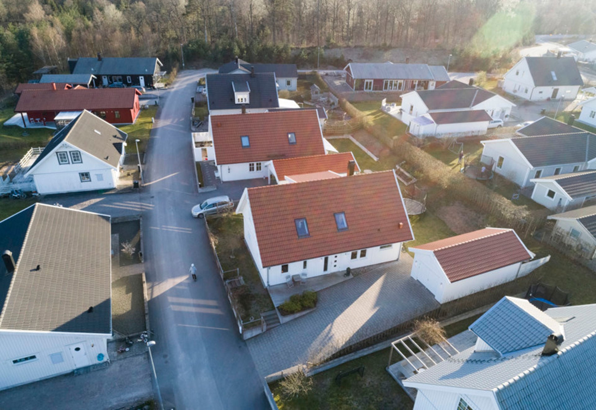 En flygbild över husen i ett bostadsområde.
